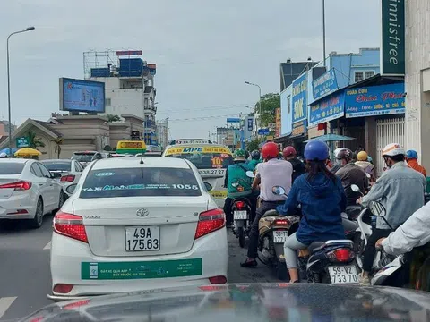 Biển người rời TP.HCM về quê nghỉ lễ 30/4 - 1/5