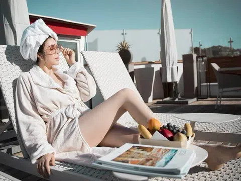 Lý Nhã Kỳ khiến nhiều người tò mò vì dòng trạng thái lúc rạng sáng