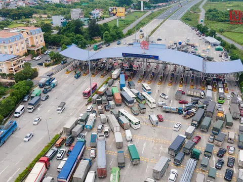 Tài xế đi gần 2.000km ra Hà Nội phải quay đầu tại cửa ngõ Thủ đô