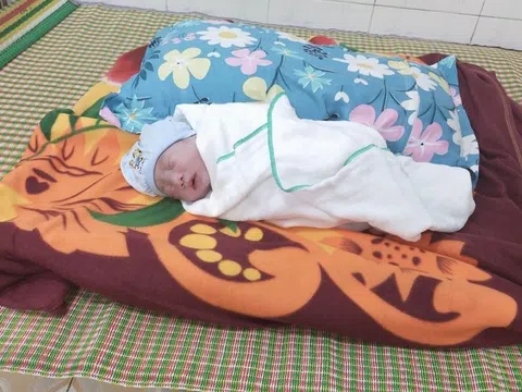 3 nhân viên y tế ngất xỉu sau khi đỡ đẻ cho sản phụ nhiễm Covid-19