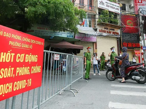 Hà Nội: Tăng cường kiểm tra giấy đi đường của người dân