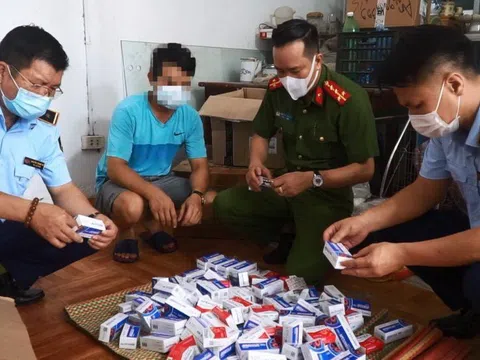 Phát hiện hàng trăm hộp thuốc điều trị Covid không rõ nguồn gốc