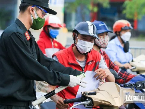 Hà Nội không còn hình ảnh ùn tắc khi kiểm tra giấy đi đường