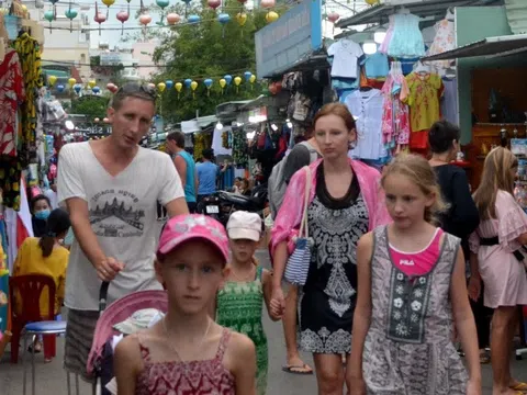 Khánh Hòa đang chờ hướng dẫn để đón khách quốc tế