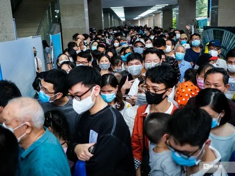 Người dân chen chân đi tàu Cát Linh – Hà Đông