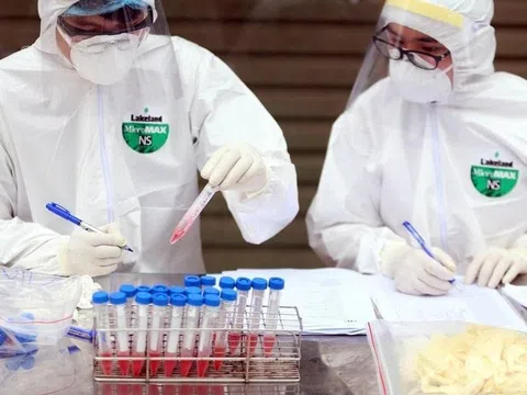 Đưa thiết bị y tế, sinh phẩm xét nghiệm vào mặt hàng phải kê khai giá