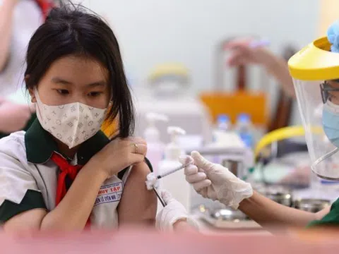 Hôm nay (22/11), TP.HCM tiêm vắc-xin ngừa Covid-19 mũi 2 cho trẻ từ 12-17 tuổi