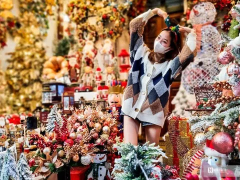 Thiếu nữ Hà Thành xuống phố đón Noel sớm