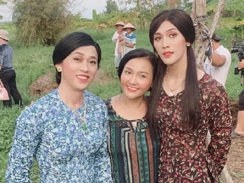 Hoài Linh tái xuất sau ồn ào từ thiện, diện mạo giả gái sở trường quen thuộc