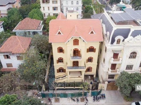 Phó Chủ tịch UBND Hà Nội chỉ đạo, biệt thự sai phạm vẫn xây dựng