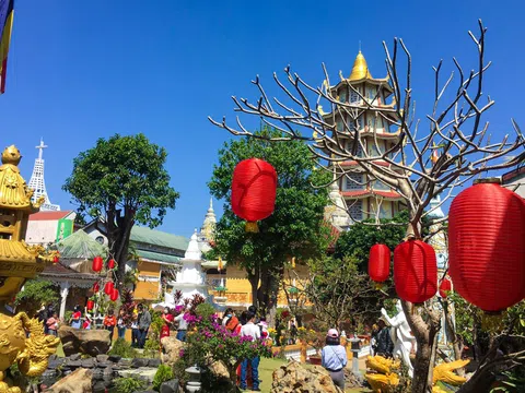 Nét đẹp lễ chùa đầu năm của người Việt