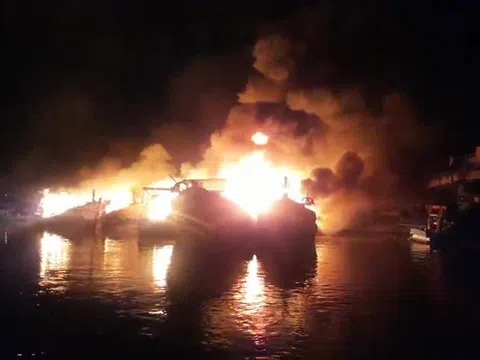 Không được ứng tiền mua đồ Tết, nam thanh niên phóng hỏa đốt nhà làm cháy lan 11 tàu cá