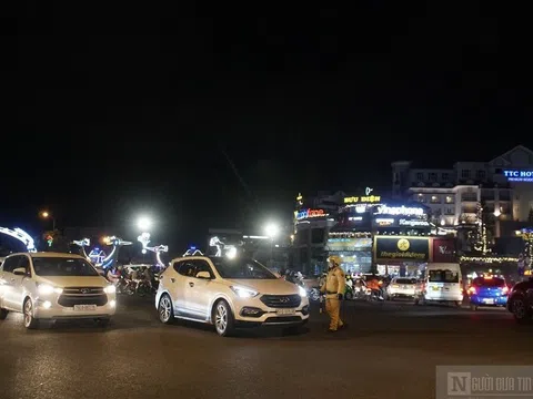 Lâm Đồng: Du khách nườm nượp đổ về Tp.Đà Lạt dịp Tết Nguyên Đán 2022