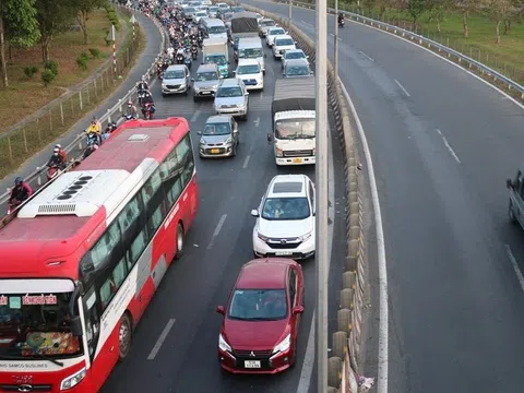 Cầu Mỹ Thuận hướng miền Tây đi Tp.HCM kẹt xe kéo dài