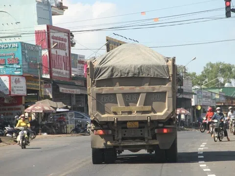 Xe chở cát quá tải “lộng hành” trên quốc lộ - Bài 1: Dễ dàng “thông chốt"