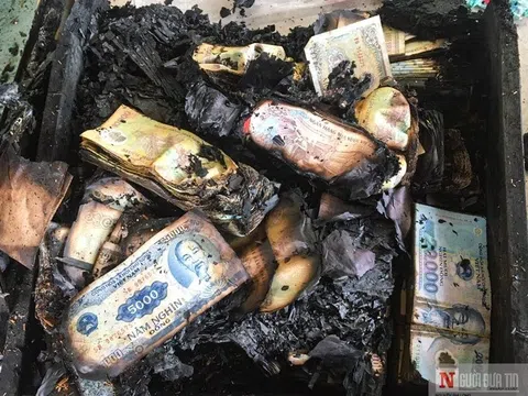 Người cha bất lực nhìn ngọn lửa thiêu rụi toàn bộ tài sản và con gái