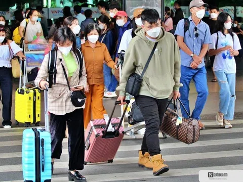 Sân bay Tân Sơn Nhất phục vụ gần 600.000 lượt khách trong kỳ nghỉ lễ 30/4, 1/5