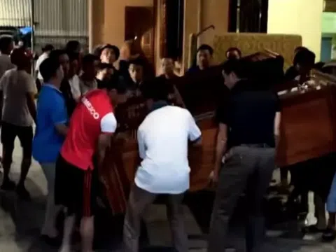 Nghệ An: Xuất hiện hố tử thần nuốt nhà dân, gia đình bỏ chạy trong đêm