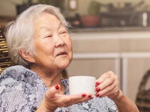 Phụ nữ sống thọ thường có 7 thói quen này vào buổi tối