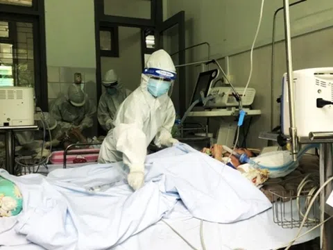 Chủ tịch Đà Nẵng xin hỗ trợ từ Bình Định và Hải Phòng, ngành y "chia lửa" nơi tâm dịch