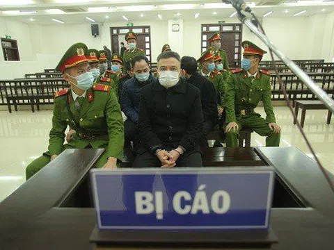 Hàng nghìn bị hại đội rét về Hà Nội tham dự phiên tòa xử Liên Kết Việt