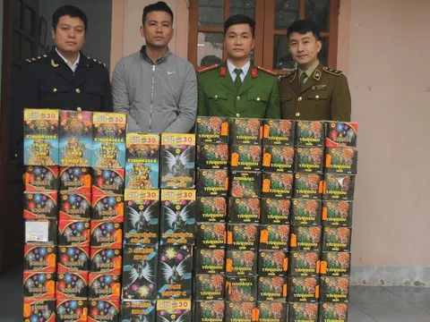 Bắt đối tượng vận chuyển gần 2 tạ pháo đi tiêu thụ