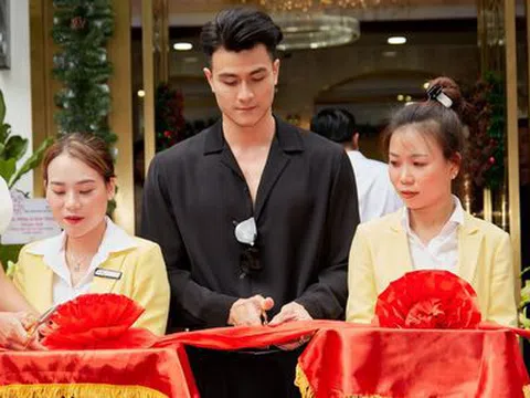 Siêu mẫu Vĩnh Thụy khai trương showroom trang sức