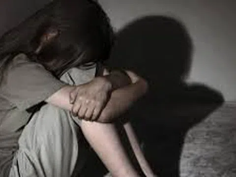 Điều tra vụ bé gái 11 tuổi kể với mẹ chuyện "yêu" 6 thanh niên