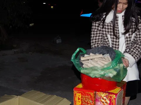 Hot girl mua bán pháo nổ để lấy tiền “bay lắc”