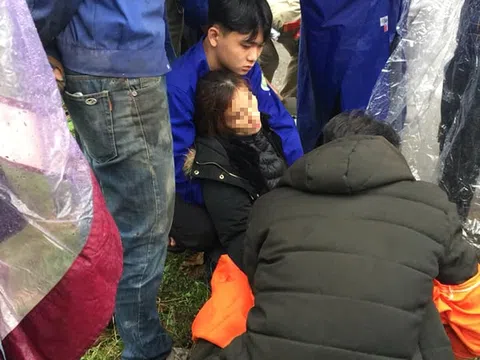 Hai mẹ con ở Nghệ An nghi bị bỏ thuốc mê nằm bên vệ đường