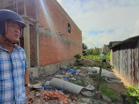 Cà Mau: Vận động người dân di dời, nhưng 10 năm chưa cấp lại đất nền