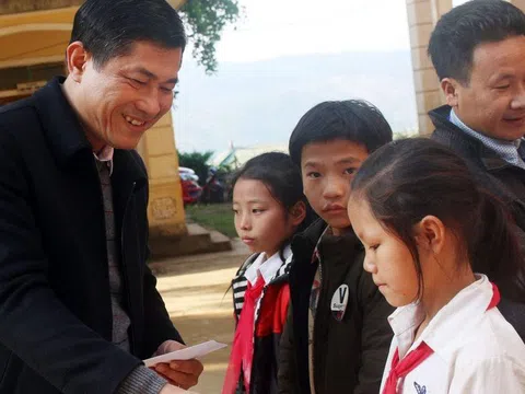 Mang hơi ấm Tết cho gần 600 giáo viên và học sinh vùng cao khó khăn Nguyễn Anh Ngọc