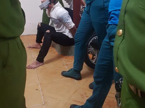 Đại úy công an "bắt nóng" 2 tên cướp trên đường