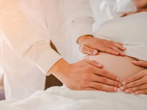 Phụ nữ sinh đủ 2 con trước 35 tuổi ở 21 tỉnh được thưởng tiền từ 10/3